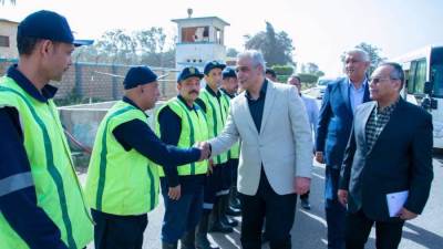 وزير الدولة للإنتاج الحربي يستهل أولى جولاته للشركات بـ(شركة أبو زعبل للكيماويات المتخصصة)