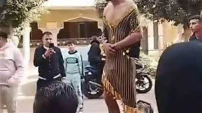إحالة المتهمين بإجبار شاب على ارتداء ملابس نسائية بميت عاصم للجنايات