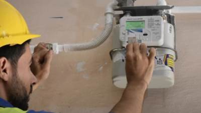 القابضة للغاز تنفي بيع عداد الغاز المنزلي بـ20 و60 ألف جنيه.. والسعر الرسمي 2978 جنيهًا فقط