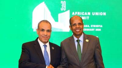 وزير الخارجية يلتقي رئيس مفوضية الاتحاد الأفريقي على هامش قمة الاتحاد الأفريقي