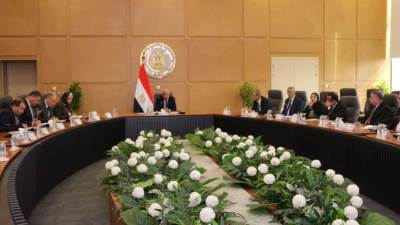 وزير الكهرباء يجتمع برؤساء شركات إنتاج الكهرباء لمتابعة أنماط التشغيل الجديدة وخفض معدلات استهلاك الوقود