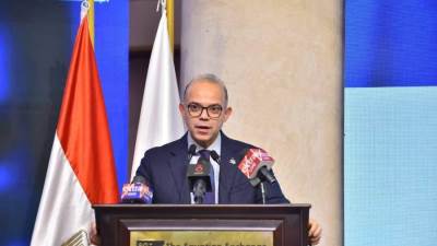  وزير الاستثمار والتجارة الخارجية يشارك في قرع جرس تداول البورصة بحضور نائب رئيس الوزراء للشؤون الاقتصادية ومحافظ البنك المركزي