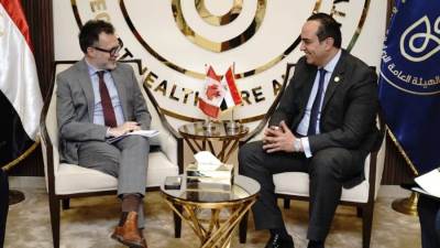 رئيس هيئة الرعاية الصحية يلتقي السفير الكندي لدى مصر ويبحثان أوجه التعاون في مجالات الرعاية الصحية المختلفة