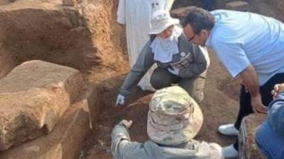 بعثة أثرية مصرية-صينية تكشف عن مبنى من الحجر الجيري يُرجّح انتماؤه لمعبد الملك أبريس بمنطقة ميت رهينة