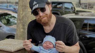 محمود حجازى يهاجم زوجته: انتِ ازاى أم بجد.. وكل ده عشان تكسبى تعاطف الناس