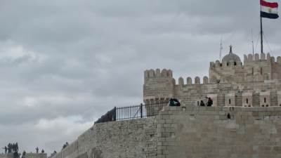 طقس الجمعة.. أجواء دافئة نهارًا وشديدة البرودة ليلًا ورياح نشطة على القاهرة