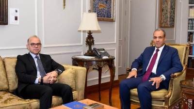 وزيرا الخارجية والاستثمار يبحثان تعزيز التنسيق المشترك لجذب الاستثمارات الخارجية وتحقيق التنمية الاقتصادية