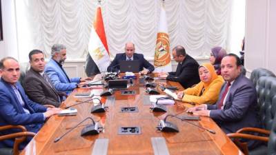 وزير العمل يعقد اجتماعًا مع محافظات القاهرة والجيزة والقليوبية والشرقية