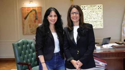 وزيرة الثقافة تبحث مع عازفة الماريمبا نسمة عبد العزيز إطلاق كرنفال «بهجة وبسمة» بالقرى والنجوع والمناطق الأكثر احتياجًا للخدمات الثقافية