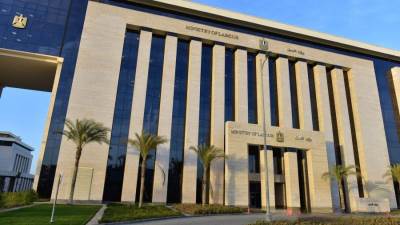  وزارة العمل: التفتيش على 2476 منشأة يعمل بها 62,196 عاملًا خلال أسبوع