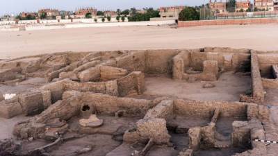 الكشف عن مدينة سكنية من القرن الـ18 وجبانة قبطية أسفلها بموقع شيخ العرب همام بمحافظة قنا