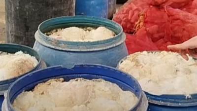 ضبط 12 طن مخللات فاسدة في منشأة صناعية مخالفة للاشتراطات الصحية بالسادات