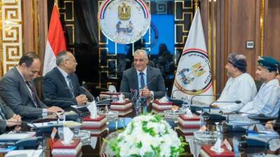 "جمبلاط" يبحث مع وفد عماني وممثلي "بابيريوس إيجيبت" سبل التعاون المشترك في عدة مجالات