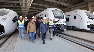 وزير النقل يتابع التقدم في أعمال تنفيذ الخط الأول من شبكة القطار الكهربائي السريع