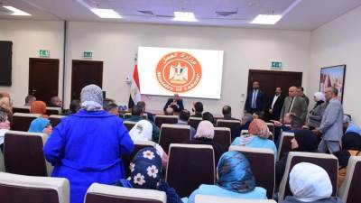 وزير العمل يشهد تسليم أجهزة "تابلت" لمفتشي العمل بمحافظتي المنوفية والدقهلية