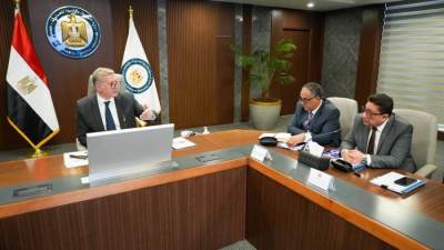 ميناء الحمراء البترولي يبدأ نشاط تخزين وتداول البترول الخام لحساب الغير