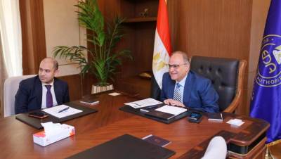 رئيس هيئة الدواء المصرية يعقد اجتماعاً مع المدير العام للهيئة الإيفوارية لتنظيم المنتجات الصيدلانية
