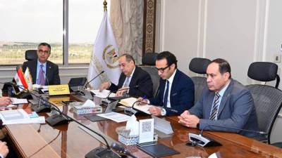 وزير التموين يعقد اجتماعًا موسعًا لمتابعة الموقف التنفيذي لصرف المنحة الإضافية وضمان انتظامها دون معوقات