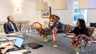 وزير السياحة يعقد مجموعة من اللقاءات المهنية بلندن مع منظمي الرحلات وشركات السياحة العاملين في السوق البريطاني