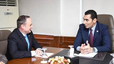 وزير الشباب والرياضة يودّع ممثل صندوق الأمم المتحدة للسكان بعد انتهاء فترة عمله بمصر