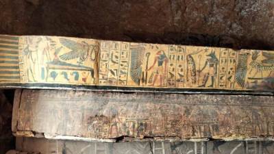 العثور على "خبيئة من التوابيت الملونة لمنشدي آمون" وثماني برديات نادرة من عصر الانتقال الثالث بالقرنة بالأقصر