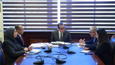 وزير الصحة يوجه بتسريع توريد مفاصل الركبة والحوض لإنهاء قوائم انتظار جراحات تغيير المفاصل