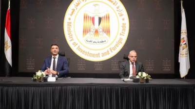 وزيرا الاستثمار والصناعة يبحثان مع 5 بنوك استثمار تدشين صناديق متخصصة لتمويل المشروعات الصناعية