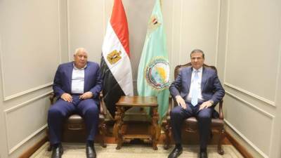 وزير الزراعة ومحافظ مطروح يبحثان تعزيز التنمية الزراعية والإنتاج الحيواني بالمحافظة