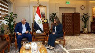 وزيرة التنمية تتابع مع محافظ مطروح عدداً من الملفات الخدمية وتنفيذ المشروعات التنموية بالمحافظة