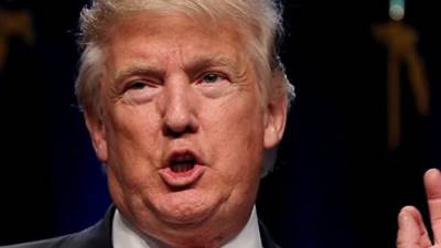 الرئيس الأمريكي يعلن تدمير مقر البحرية الإيراني "إلى حد كبير"