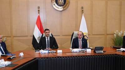 وزيرا الصناعة والاستثمار والتجارة يعقدان لقاءً مع شركات الأدوية وممثلي المجلس التصديري للصناعات الطبية لبحث استراتيجية تنمية قطاع الصناعات الطبية