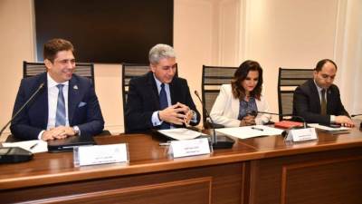 وزير السياحة يشارك في اجتماع لجنة السياحة والطيران بمجلس النواب