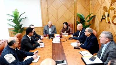 وزيرة الإسكان تبحث مع محافظ مطروح عددًا من ملفات العمل المشتركة