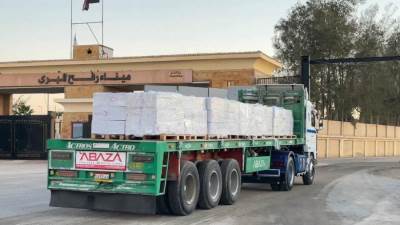 الهلال الأحمر: قافلة زاد العزة الـ 148 تتضمن 85 ألف سلة غذائية ومستلزمات شتوية