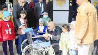 وزير التربية والتعليم يزور مستشفى "٥٧٣٥٧" لعلاج سرطان الأطفال..ويشيد بالدور الإنساني والعلمي للمستشفى