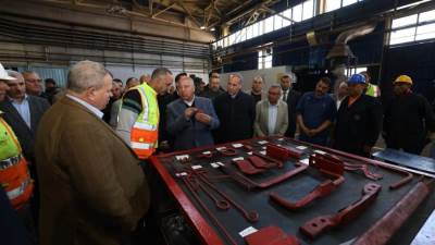 وزير النقل يتفقد ورش عربات جبل الزيتون بالإسكندرية