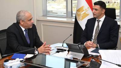 وزير الصناعة يبحث مع مجموعة العربي خطة إقامة توسعات جديدة بقيمة 480 مليون دولار بمدينة قويسنا الجديدة