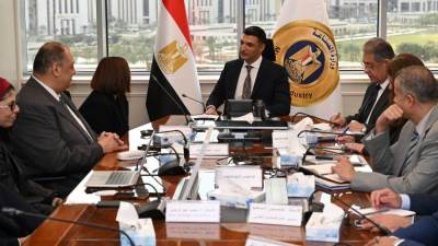 وزير الصناعة يبحث مع جنرال موتورز خططها التوسعية لتعزيز تنافسية صناعة السيارات في مصر