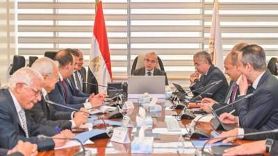 وزير الاستثمار يعقد اجتماعًا لمتابعة موقف تنفيذ منصة الكيانات الاقتصادية كمنظومة وطنية موحدة لدورة حياة الاستثمار