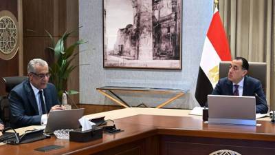 رئيس الوزراء يتابع عددا من ملفات عمل الوزارة والرؤية المستهدف العمل على تحقيقها خلال الفترة القادمة
