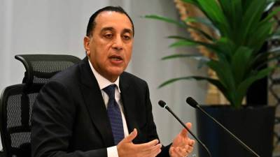 رئيس الوزراء يبدأ جولة تفقدية بمحافظة السويس لمتابعة إجراءات عملية تغويز السفن المحملة بالغاز المسال بالرصيف البحري لميناء سوميد البترولي