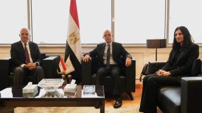 وزير الاستثمار والتجارة الخارجية يلتقي رئيس اتحاد الصناعات المصرية لبحث سبل دعم القطاع الصناعي وتعزيز تنافسية الاقتصاد المصري