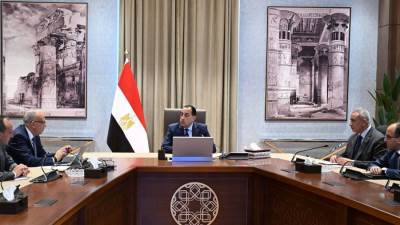 رئيس الوزراء يستعرض مع وزير الري مستجدات عددٍ من مشروعات الوزارة