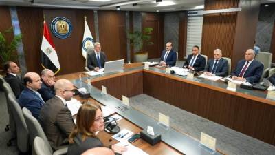 وزير البترول يشيد بمنتجات الشركة ويؤكد قدرتها على المنافسة عالميًا