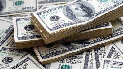 الدولار يقترب من 53 جنيهًا أمام الجنيه المصري بمنتصف تعاملات الإثنين