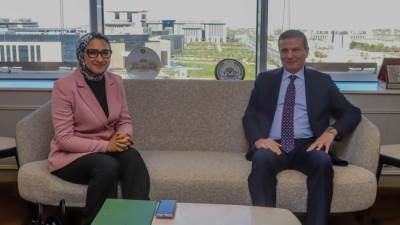 وزير الزراعة يبحث مع محافظ الوادي الجديد سبل تعزيز التنمية الزراعية والتوسع في زراعة المحاصيل