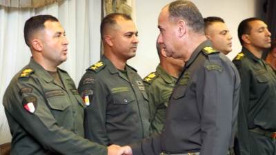 المتحدث العسكرى : الفريق أشرف سالم زاهر القائد العام للقوات المسلحة وزير الدفاع والإنتاج الحربى يلتقى عدداً من قادة الوحدات والوحدات الفرعية بالجيشين الثانى والثالث الميدانيين