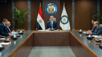عقب موافقة مجلس الوزراء.. وزير البترول يبحث تنفيذ المسح الجوي الشامل للمعادن في مصر