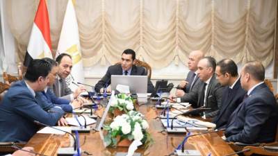 وزير الشباب والرياضة يجتمع عبر الفيديو كونفرانس بمديري مديريات الشباب والرياضة بجميع المحافظات