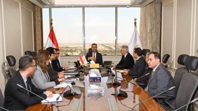 وزير التموين يعقد اجتماعًا مع شركة “فييرم مصر” لمتابعة تنفيذ مشروع توطين صناعة صوامع تخزين الحبوب في مصر
